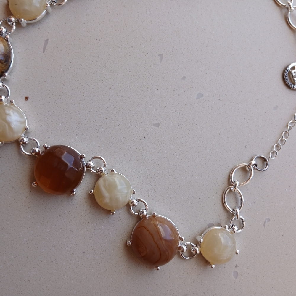 Trifari Vintage  16" Beautiful Necklace. - Picture 4 of 7